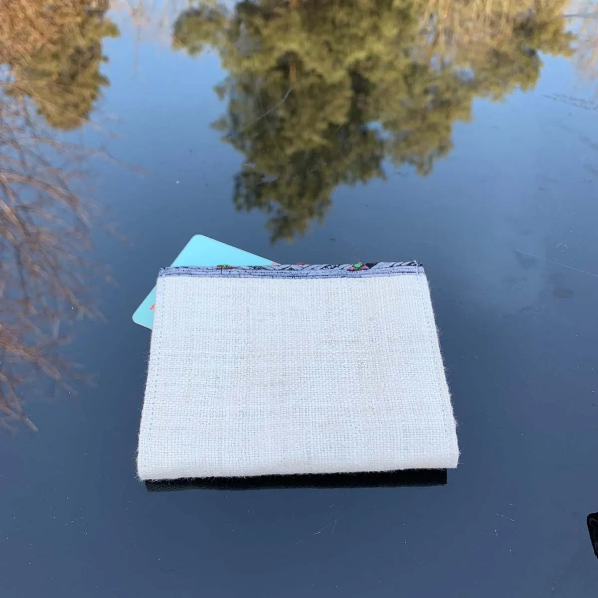 Vindigo wallet back view showing beige hemp fabric