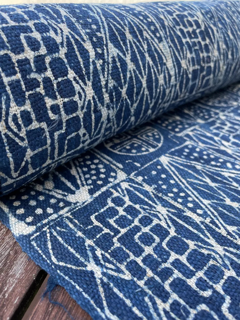 <tc>Handvävt hampatyg – indigo batik med H’mong-mönster i blått och vitt</tc>