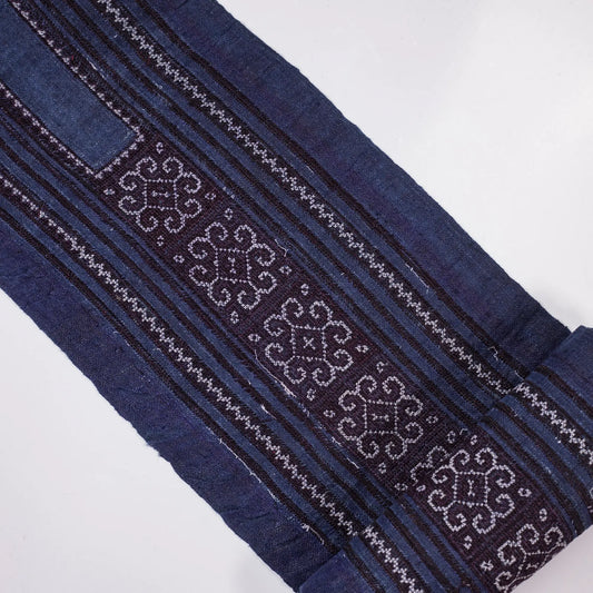 Vintage cross-stitch embroidery roll in flowery pattern