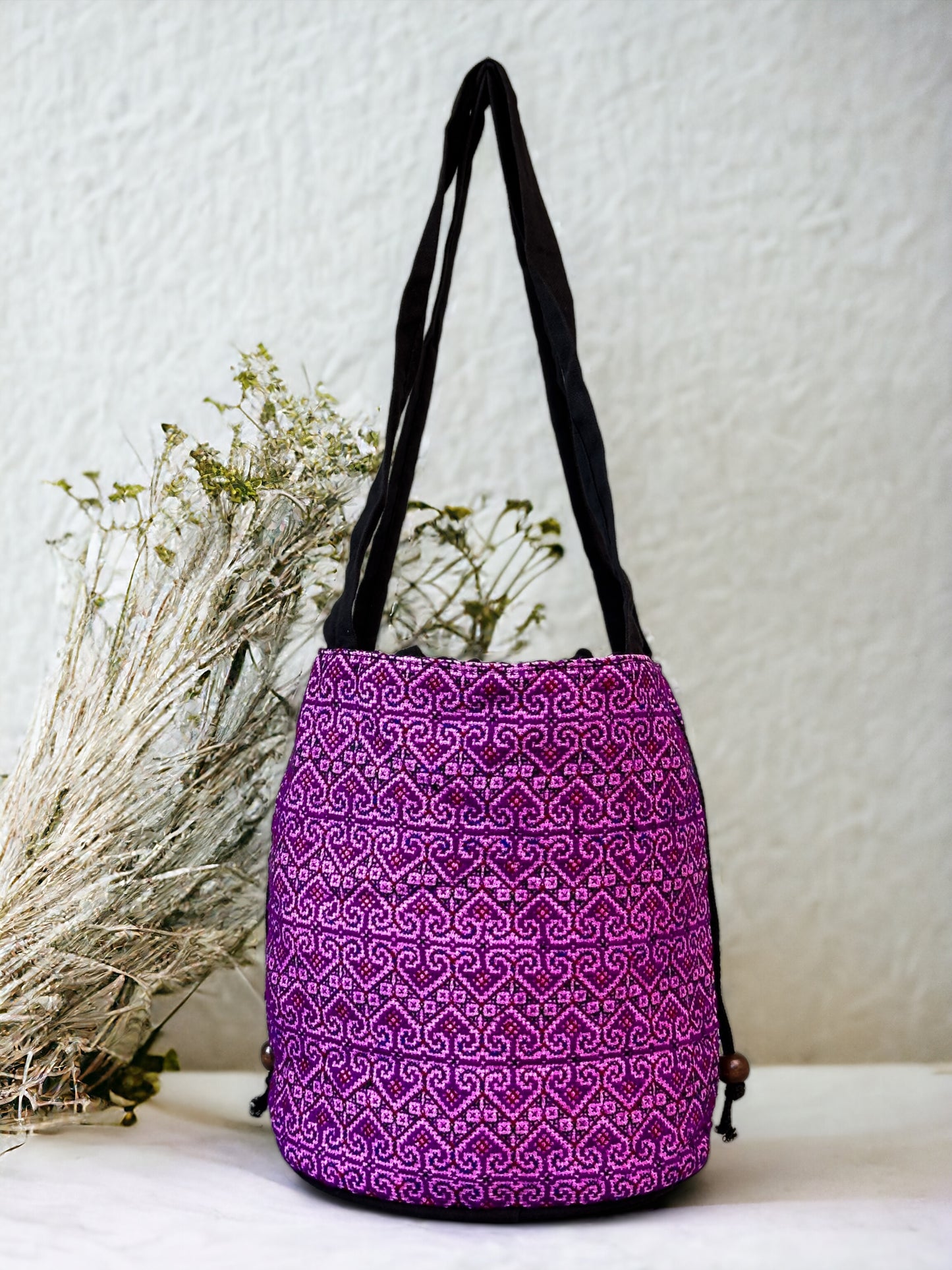 Purple heart motif embroidery shoulder bag with string to close