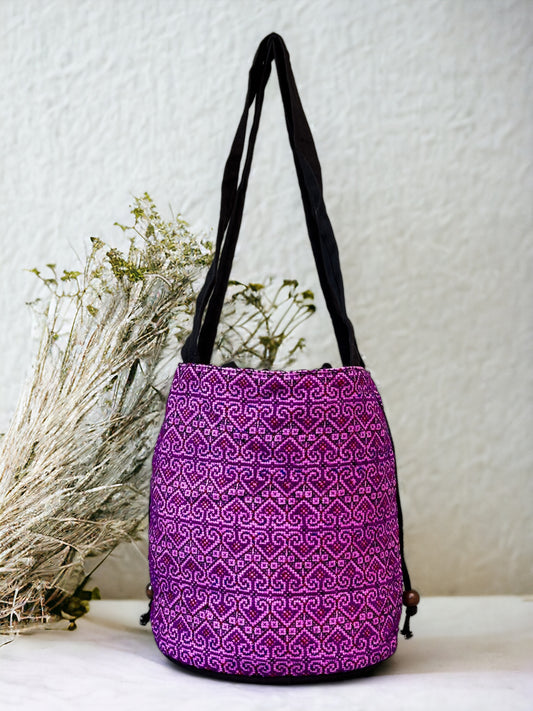 Purple heart motif embroidery shoulder bag with string to close
