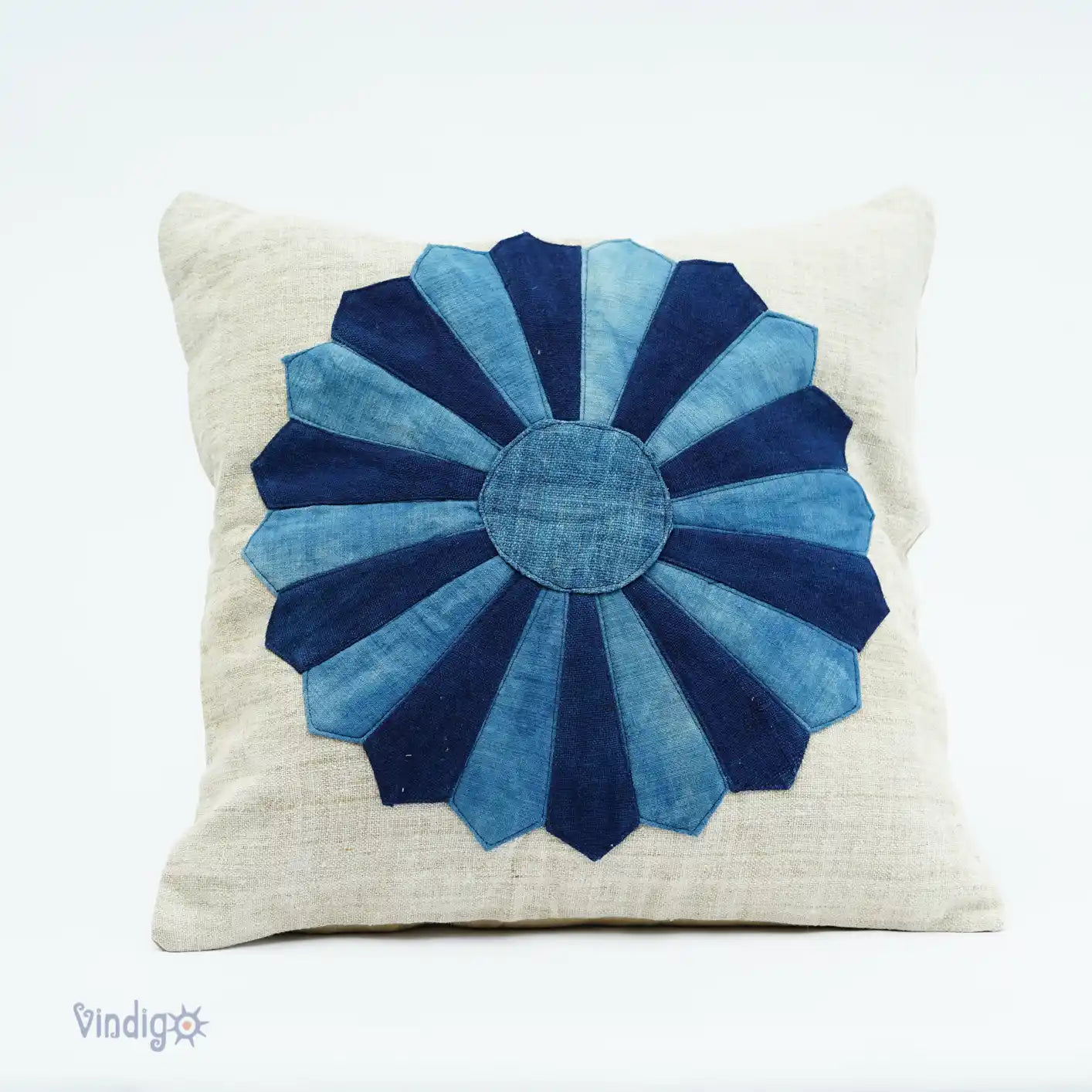 Vindigo cushion cover with indigo Dresden flower front