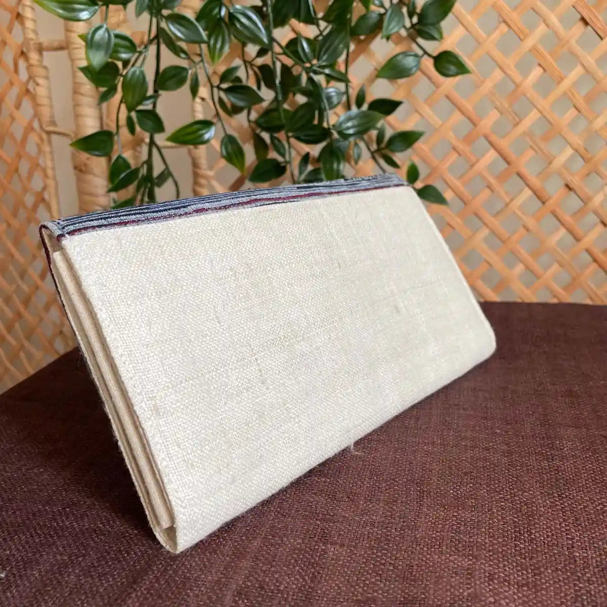 Vindigo long purse natural white hemp snow pattern back view