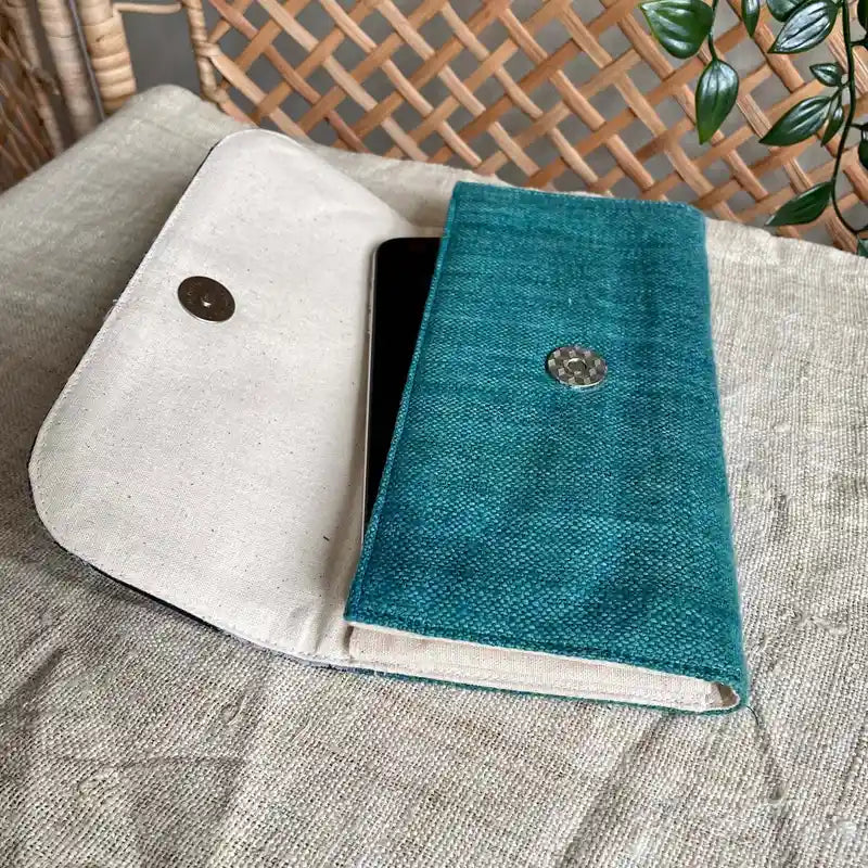 Vindigo long purse turquoise hemp pattern open view