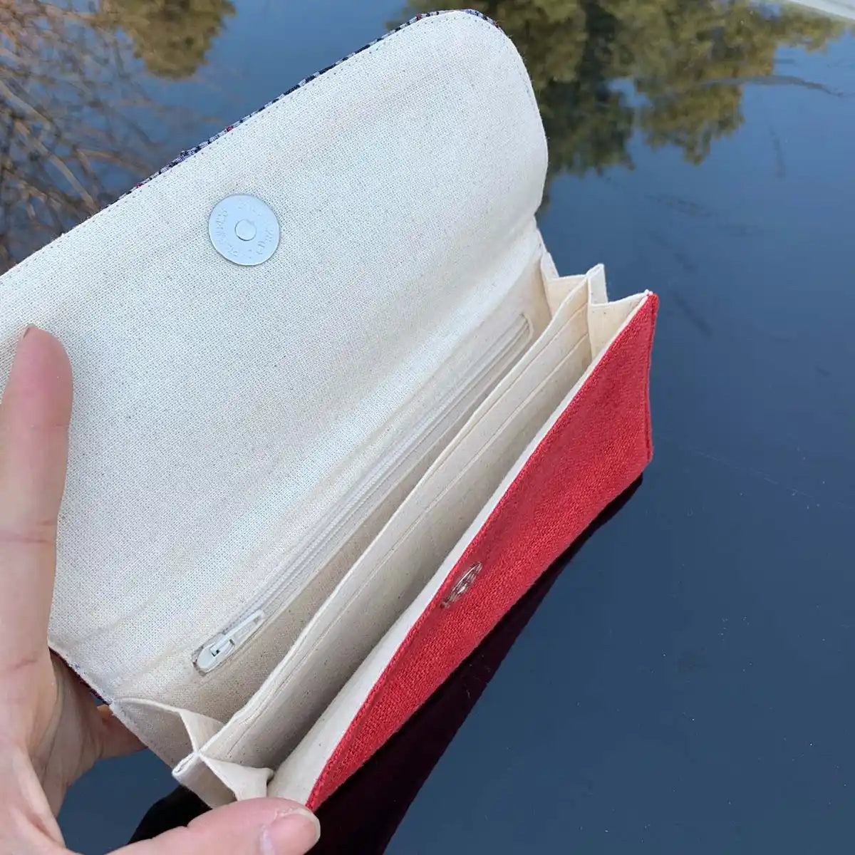 Vindigo long purse beige hemp interior with card slots open