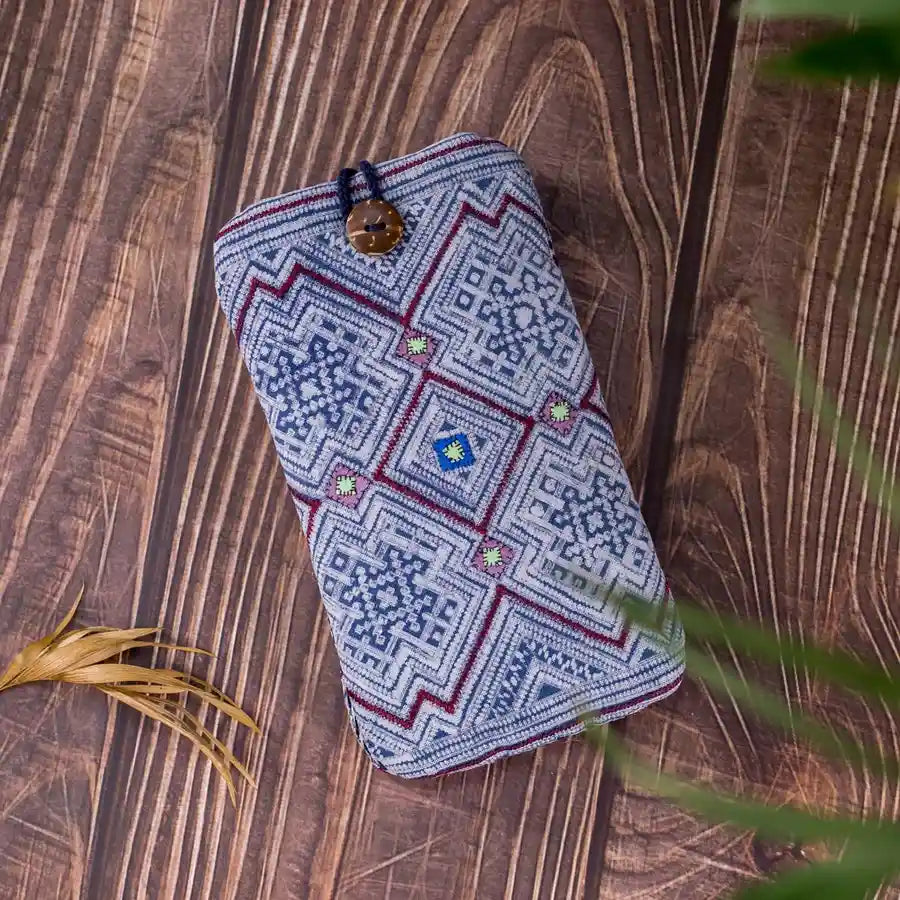 Vindigo phone case with diamond pattern embroidery