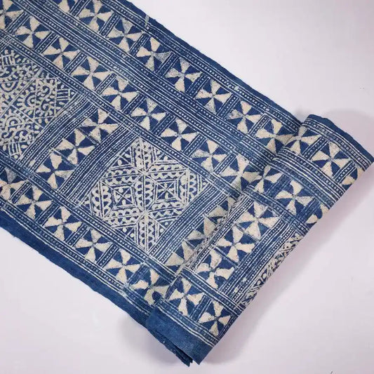Vindigo indigo tribal triangle grid fabric roll flat view