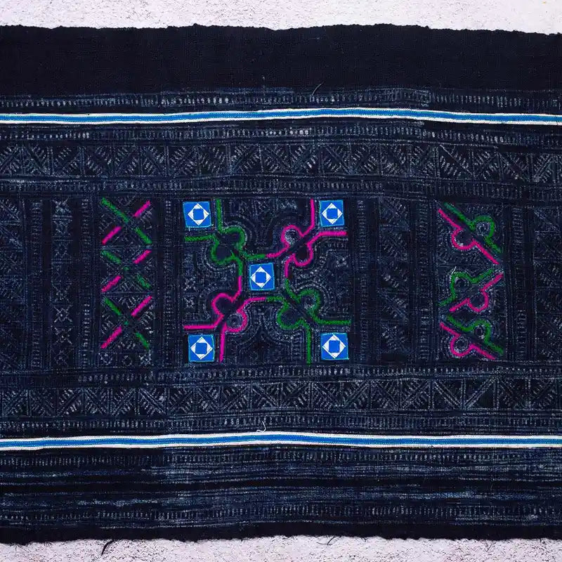Vindigo black Hmong vintage panel fabric roll flat view