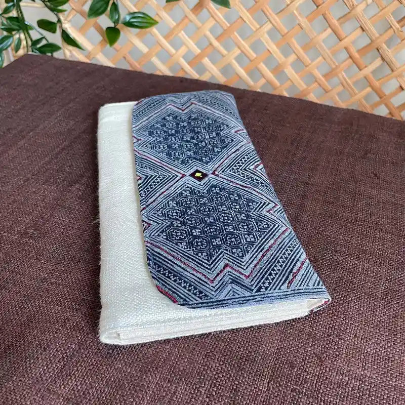 Vindigo long purse natural white hemp snow pattern side view