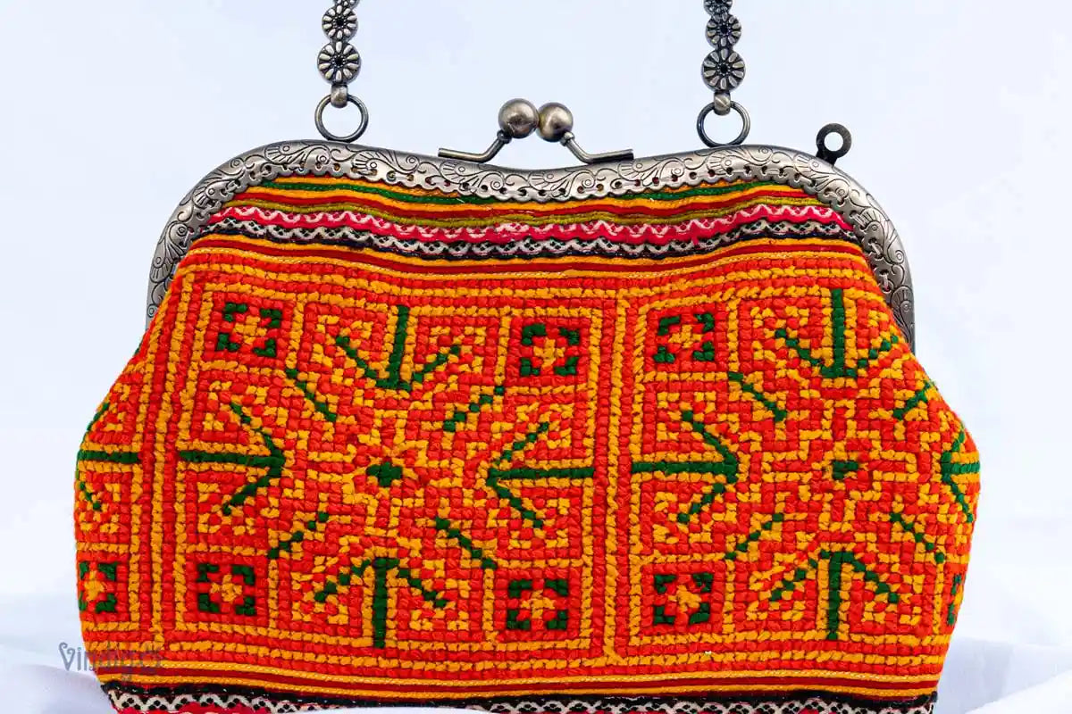 Vindigo vintage embroidered handbag close-up of pattern and clasp