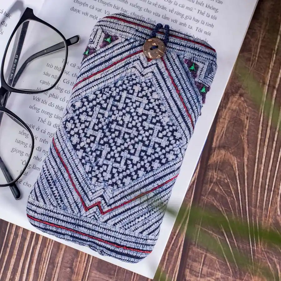 Vindigo H’mong embroidered phone case with loop closure