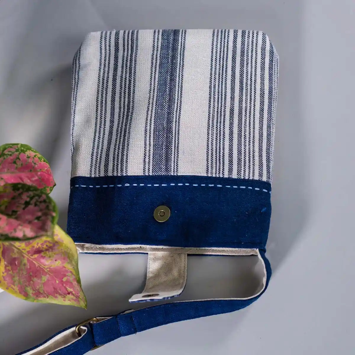 Vindigo handwoven hemp mini bag back view with indigo blue trim