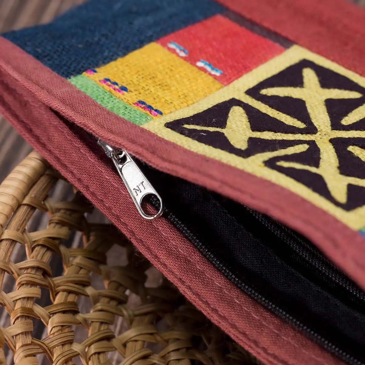 Vindigo hemp cosmetic bag zipper detail with red-blue embroidered fabric