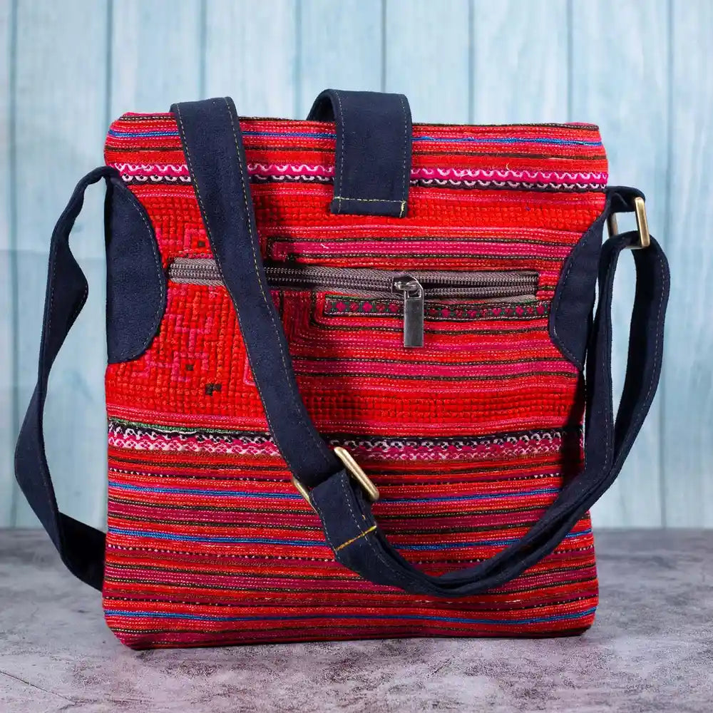 Vindigo red hemp crossbody bag back view with zippered pocket and navy strap