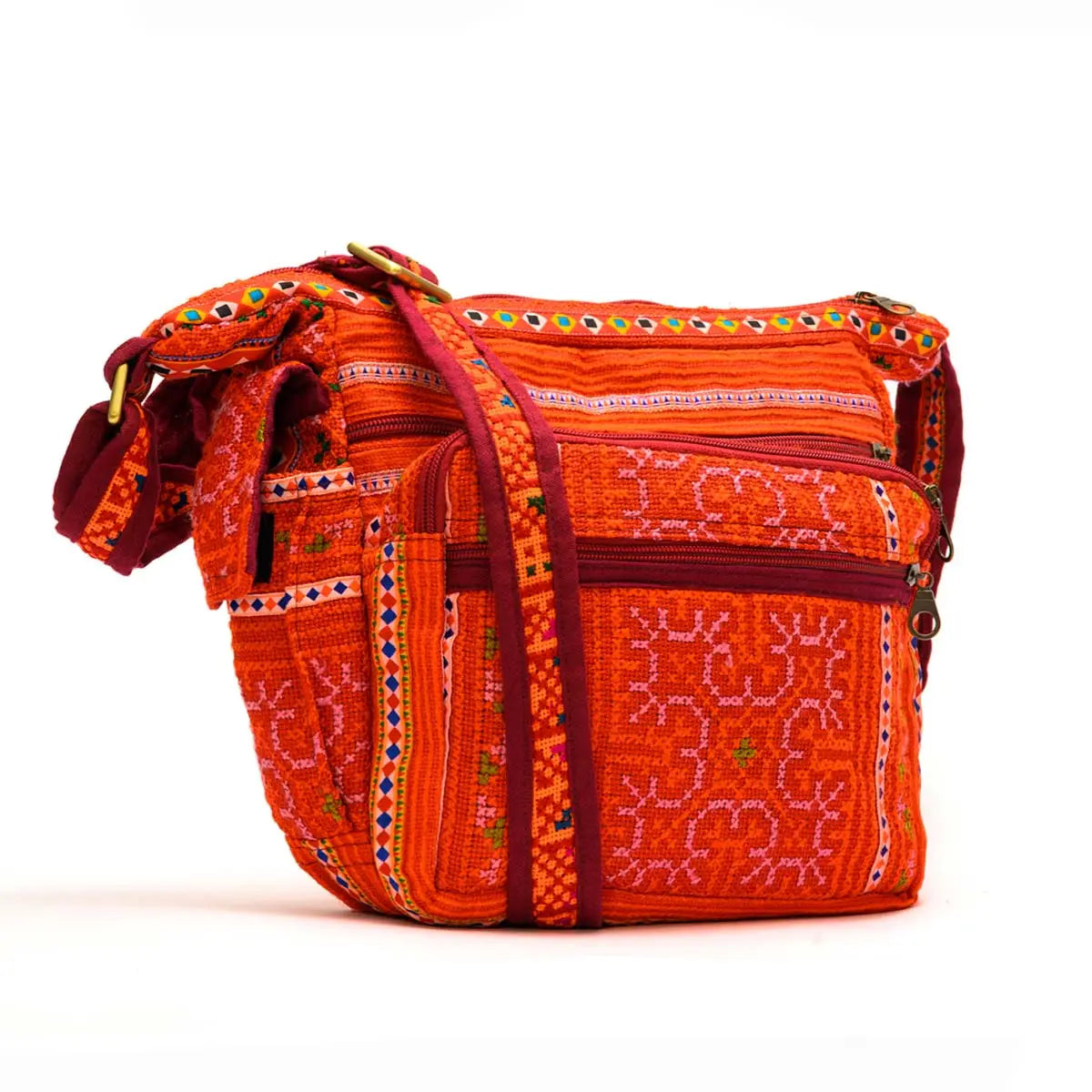 Vindigo shoulder bag red linen tribal embroidery right side view