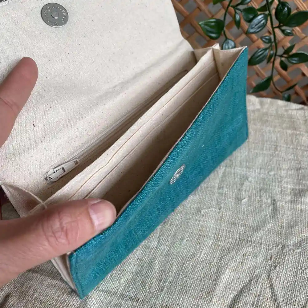 Vindigo long purse turquoise hemp pattern inner view with hand
