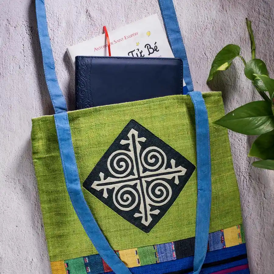 Vindigo shoulder bag green hemp black spiral embroidery front angle