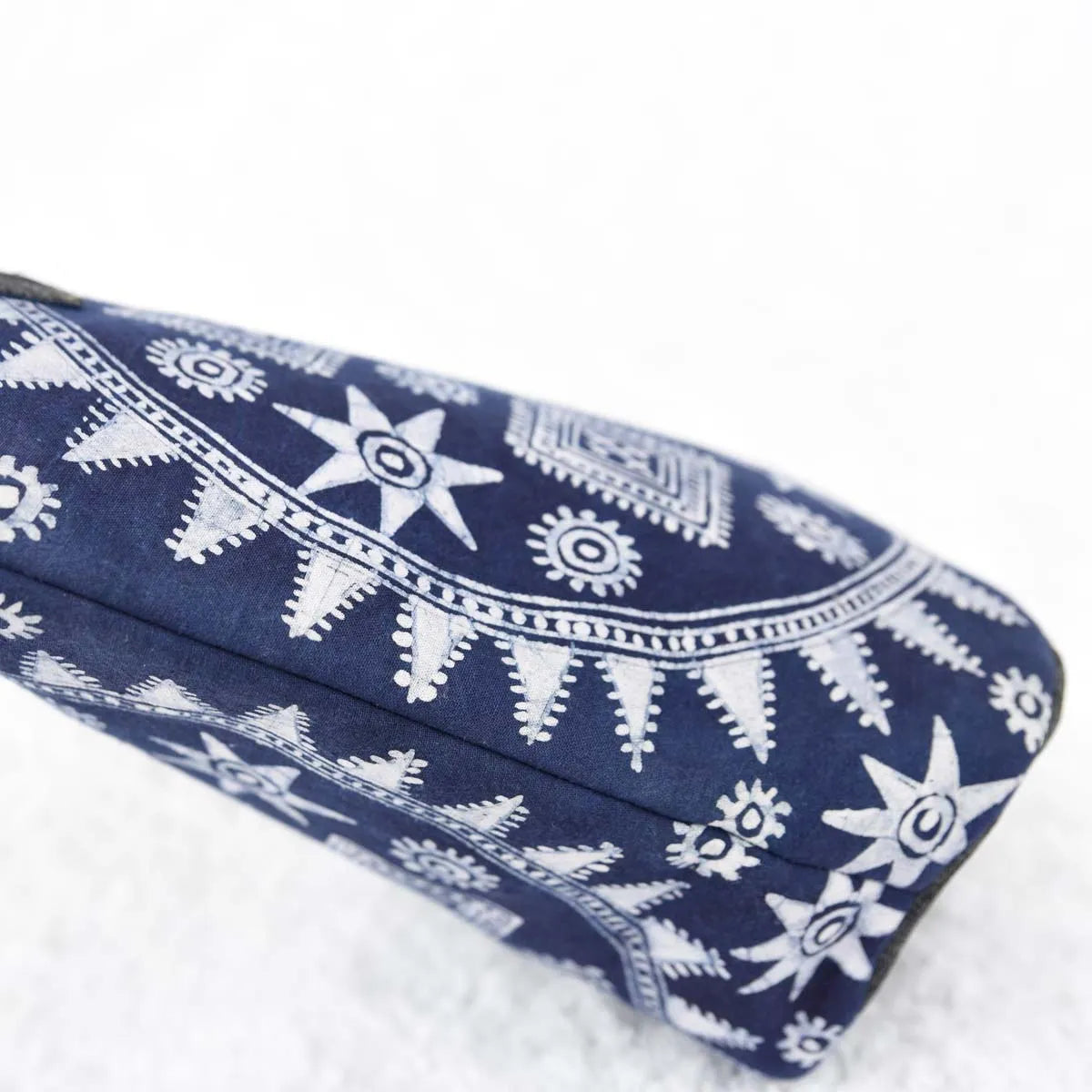 Vindigo batik tote bag bottom design detail