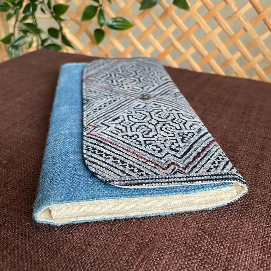 Vindigo long purse denim blue hemp heart pattern side view