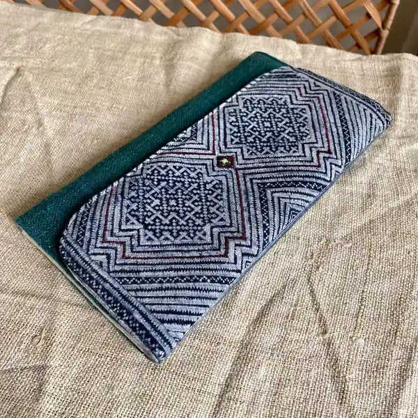 Vindigo long purse turquoise hemp pattern lifestyle view