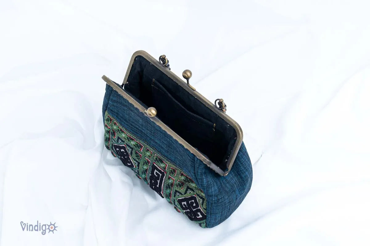 Vindigo vintage embroidered handbag open top showing inner compartment