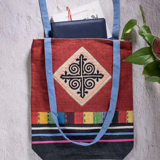 Vindigo shoulder bag red hemp hand-embroidered spiral patch front angle