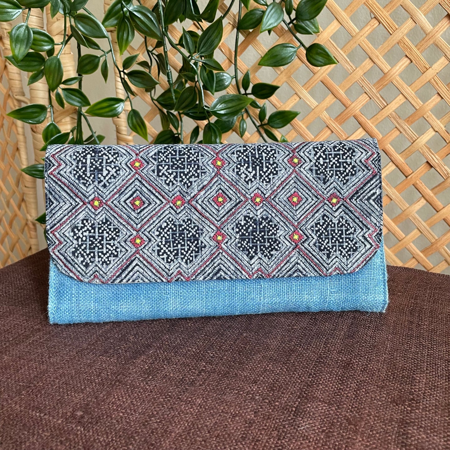Ljusblå lång handväska, Hampa tyg, Indigo Batik tyg, H'mong mönster