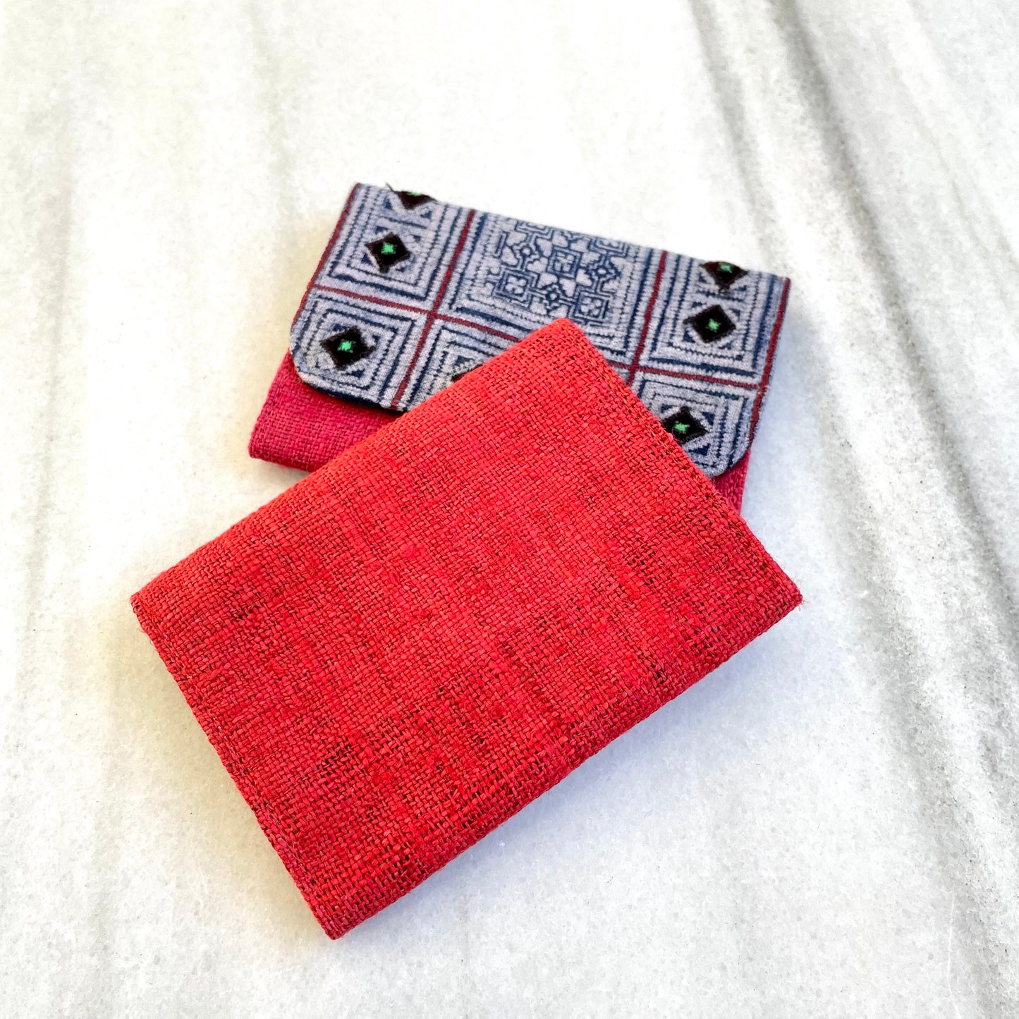 Röd hampa korthållare, Indigo Batik tyg