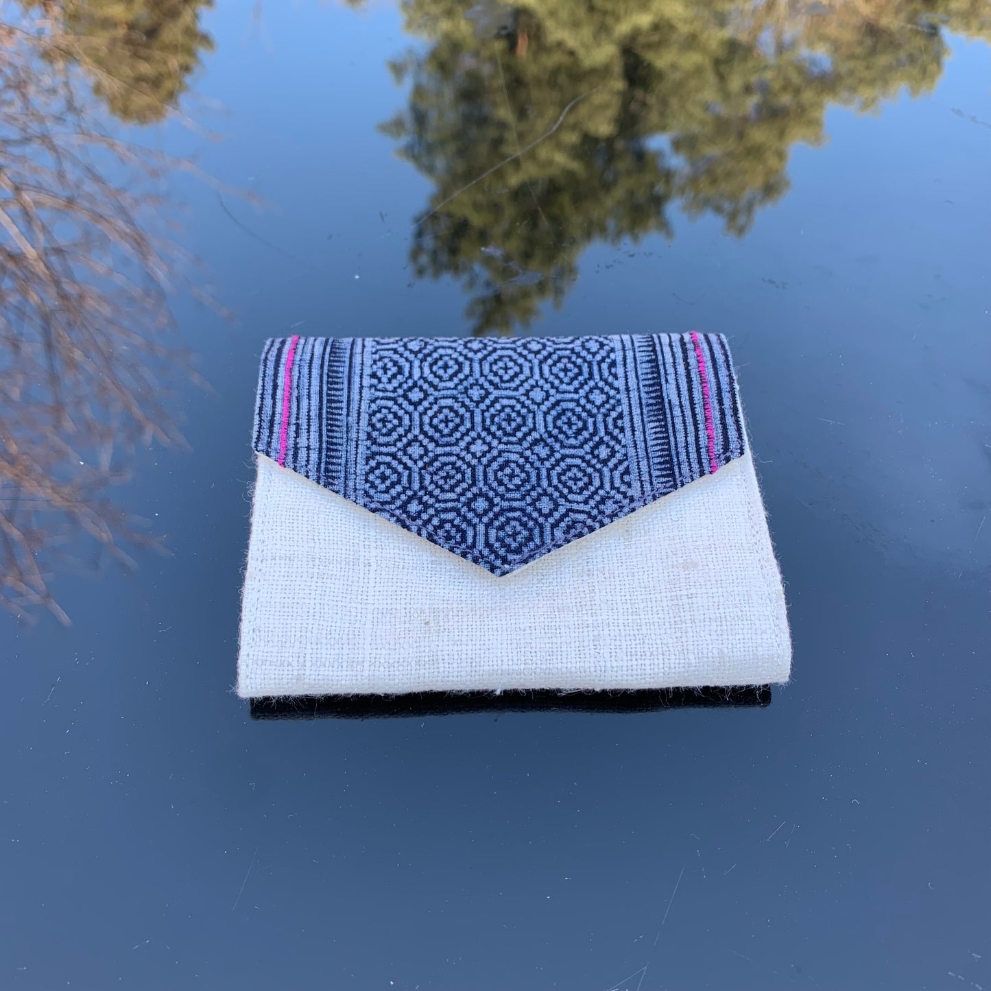 Unisex hemp wallet in WHITE, triangle batik flap, natural color