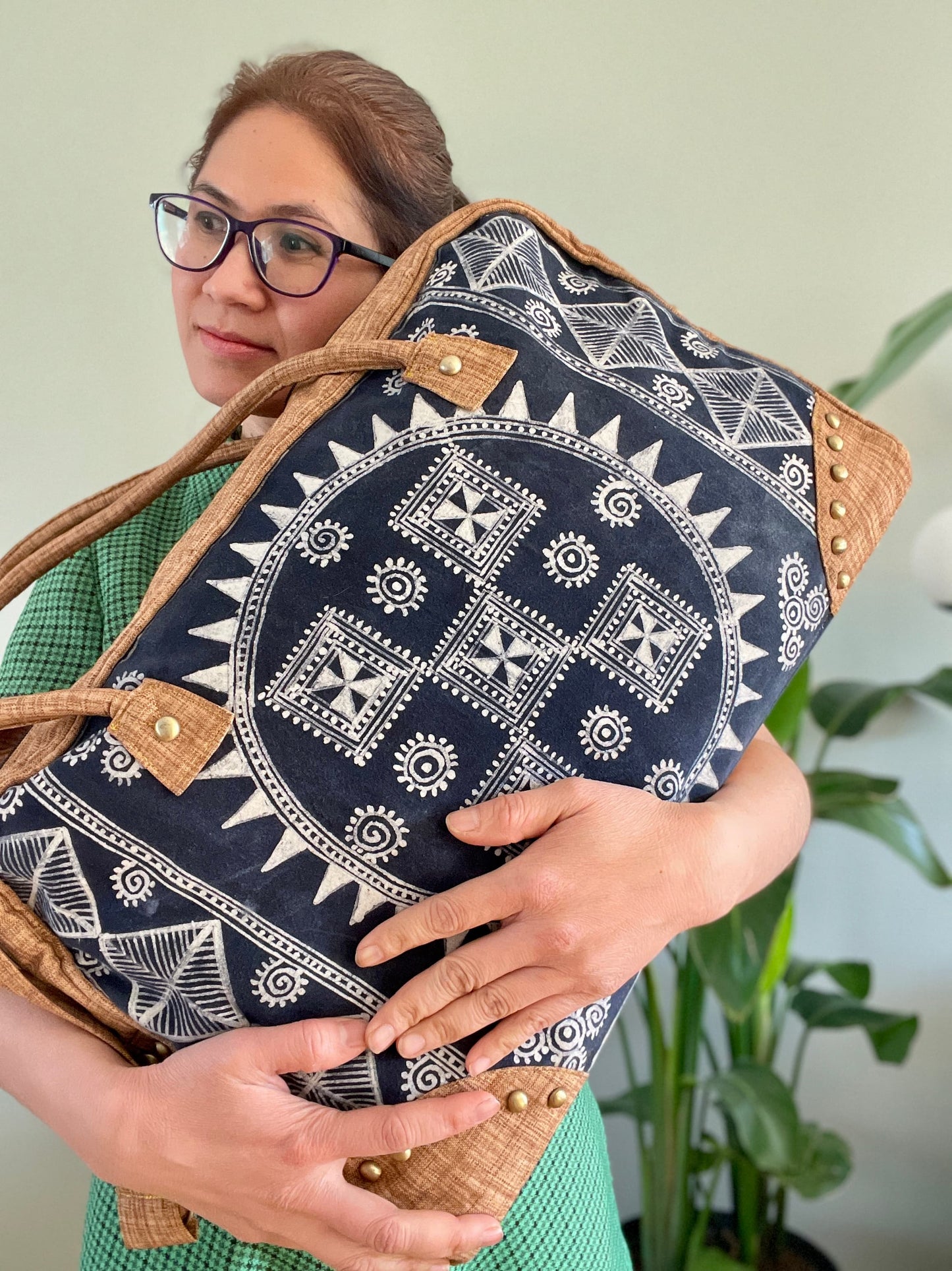 Unisex batik travelling handbag