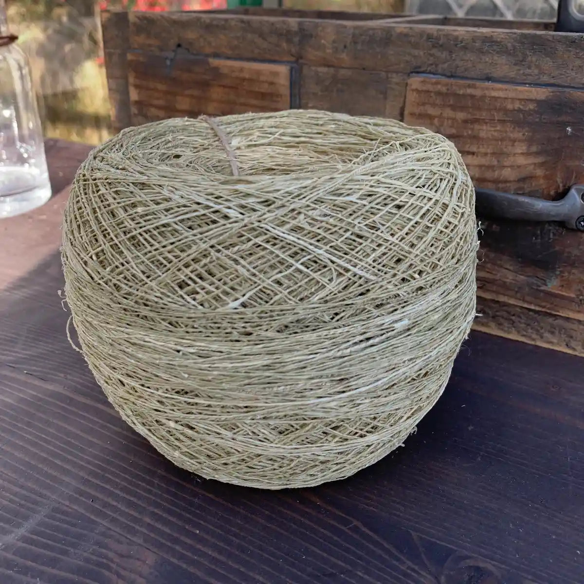 Härva av ofärgat hampagarn handspunnet av H’mong-kvinnor.