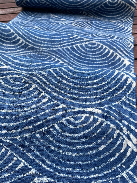 <tc>Handvävt hampatyg – indigo batik med H’mong-mönster i blått och vitt</tc>
