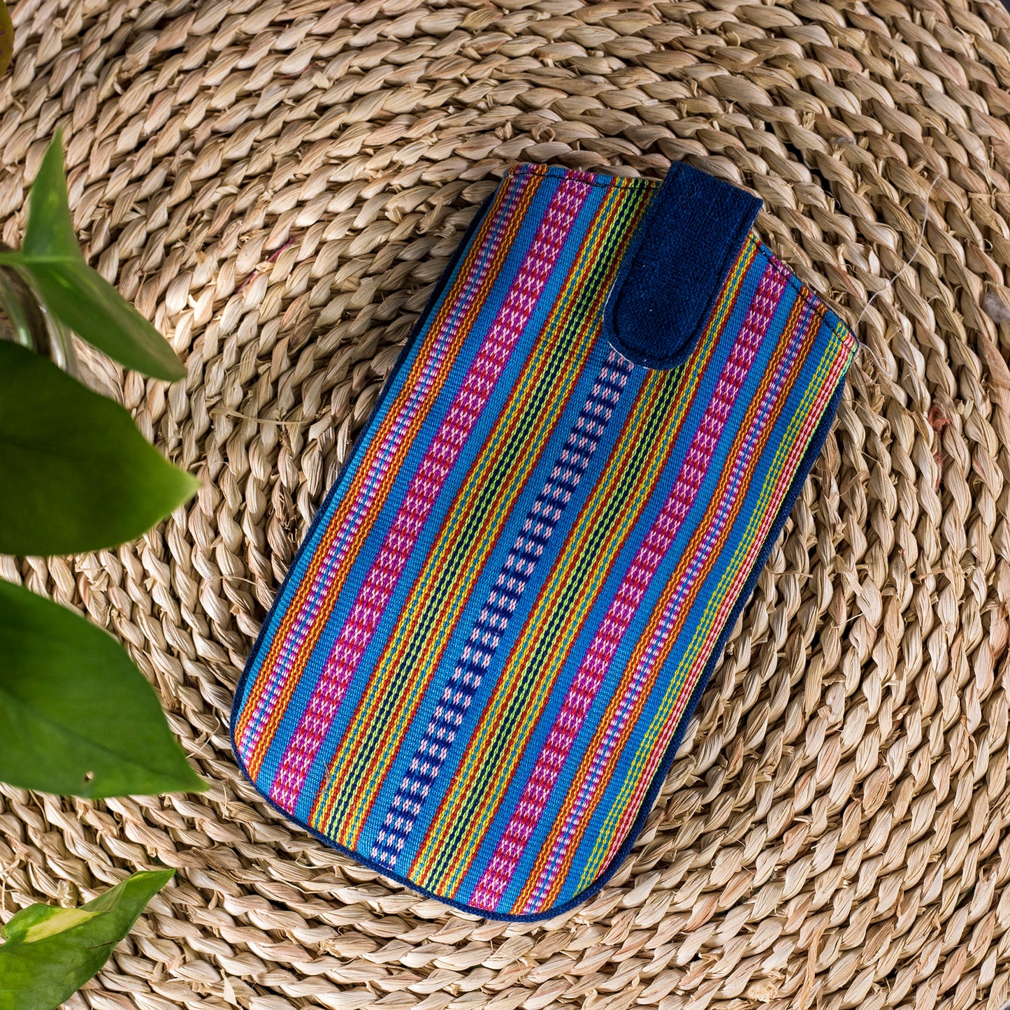 Phone case / glass case in hand-woven tribal fabrics, light absorption layer