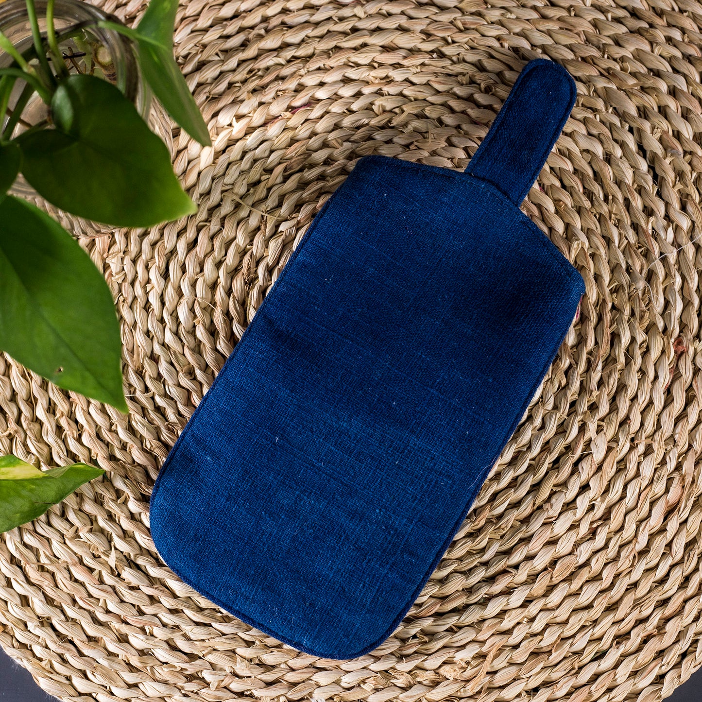 Phone case / glass case in hand-woven tribal fabrics, light absorption layer