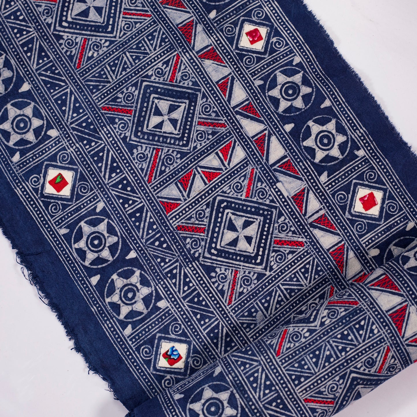 Handgjord H'mong Batik Tyg - Organisk Indigo och Bivax mönster i bomull
