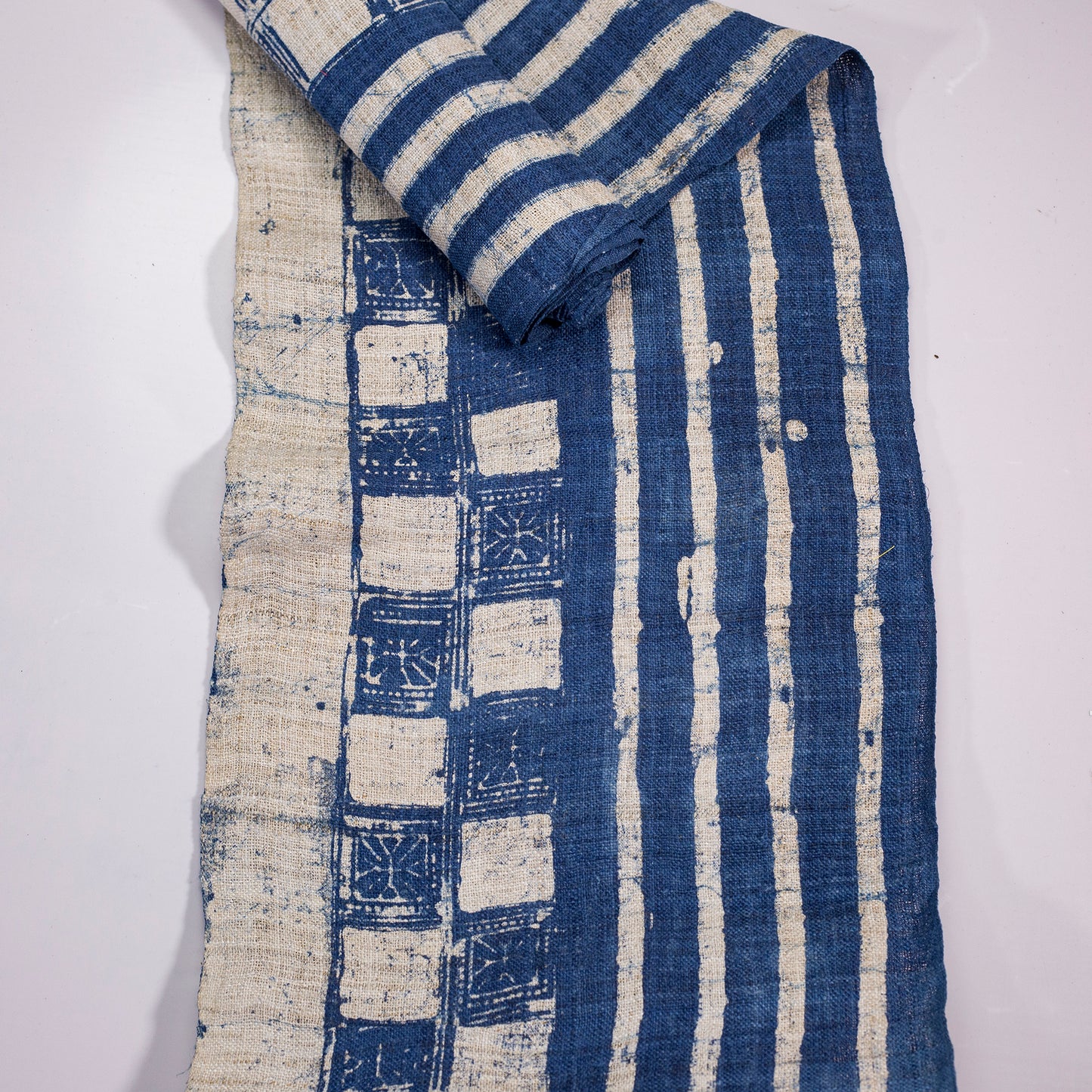 Handvävda hampa tyg, batik indigo färg, H'mong mönster i blått och vitt