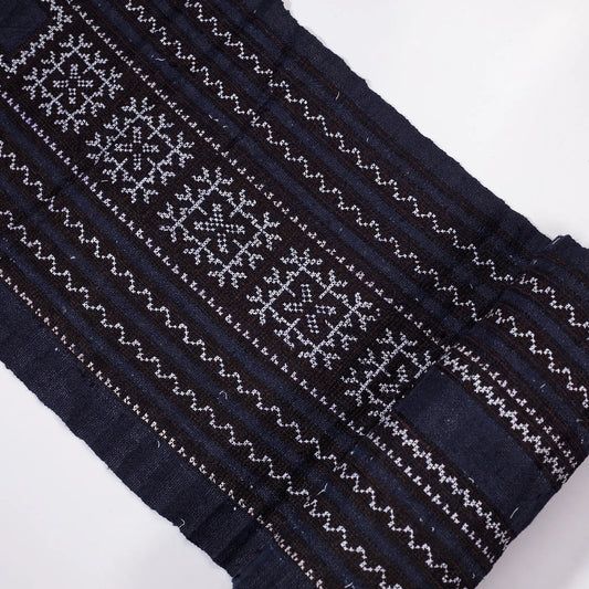 Vintage cross-stitch embroidery roll, multiple zigzag stitches