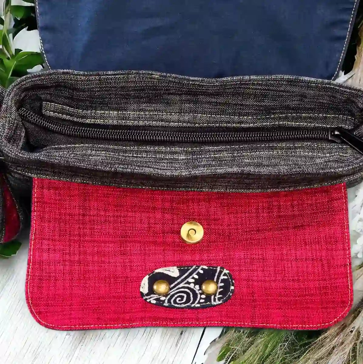 Vindigo crossbody bag grey embroidered with red accent pocket detail view