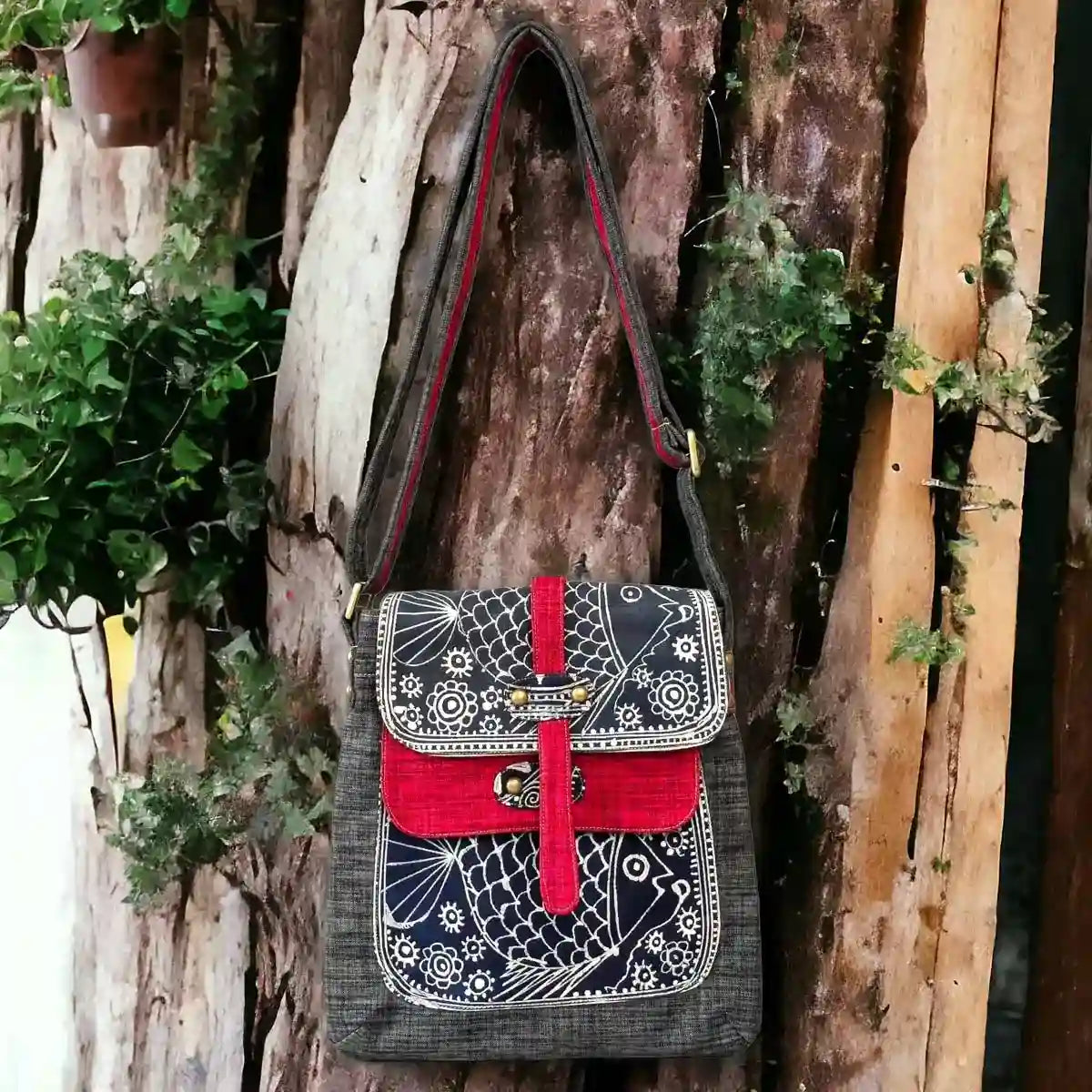 Vindigo crossbody bag grey embroidered with red accent front view