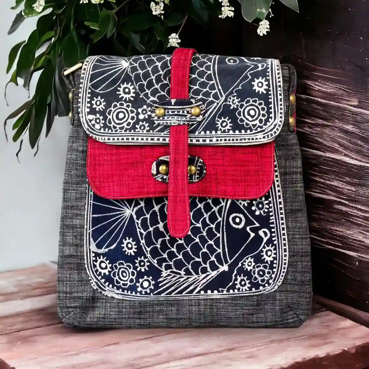 Vindigo crossbody bag grey embroidered with red accent front close view