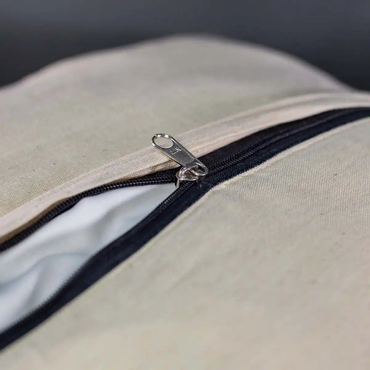 Vindigo cushion cover beige embroidered geometric zipper close-up