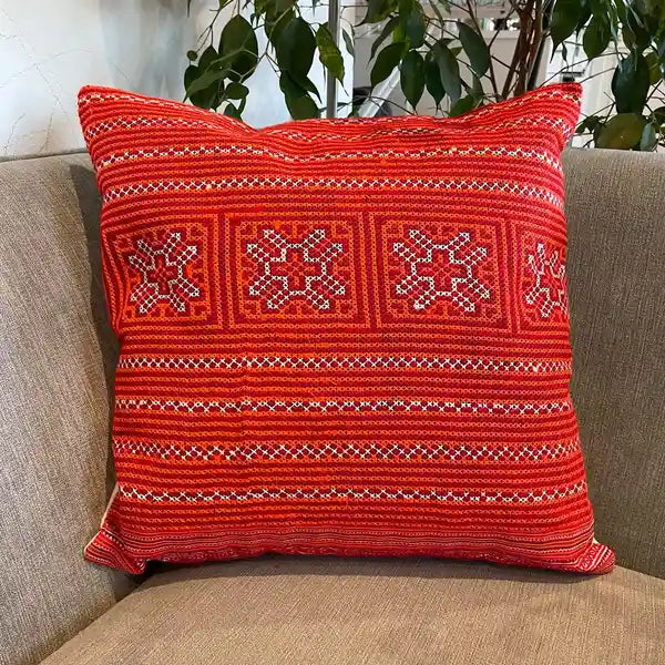 Vindigo cushion cover red handwoven pattern front view