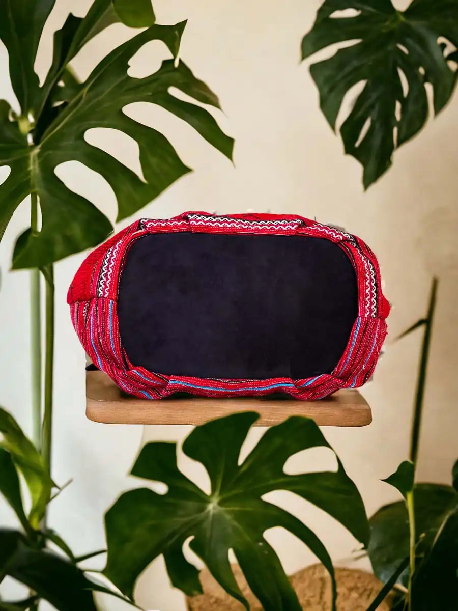 Vindigo handbag red embroidered bottom view