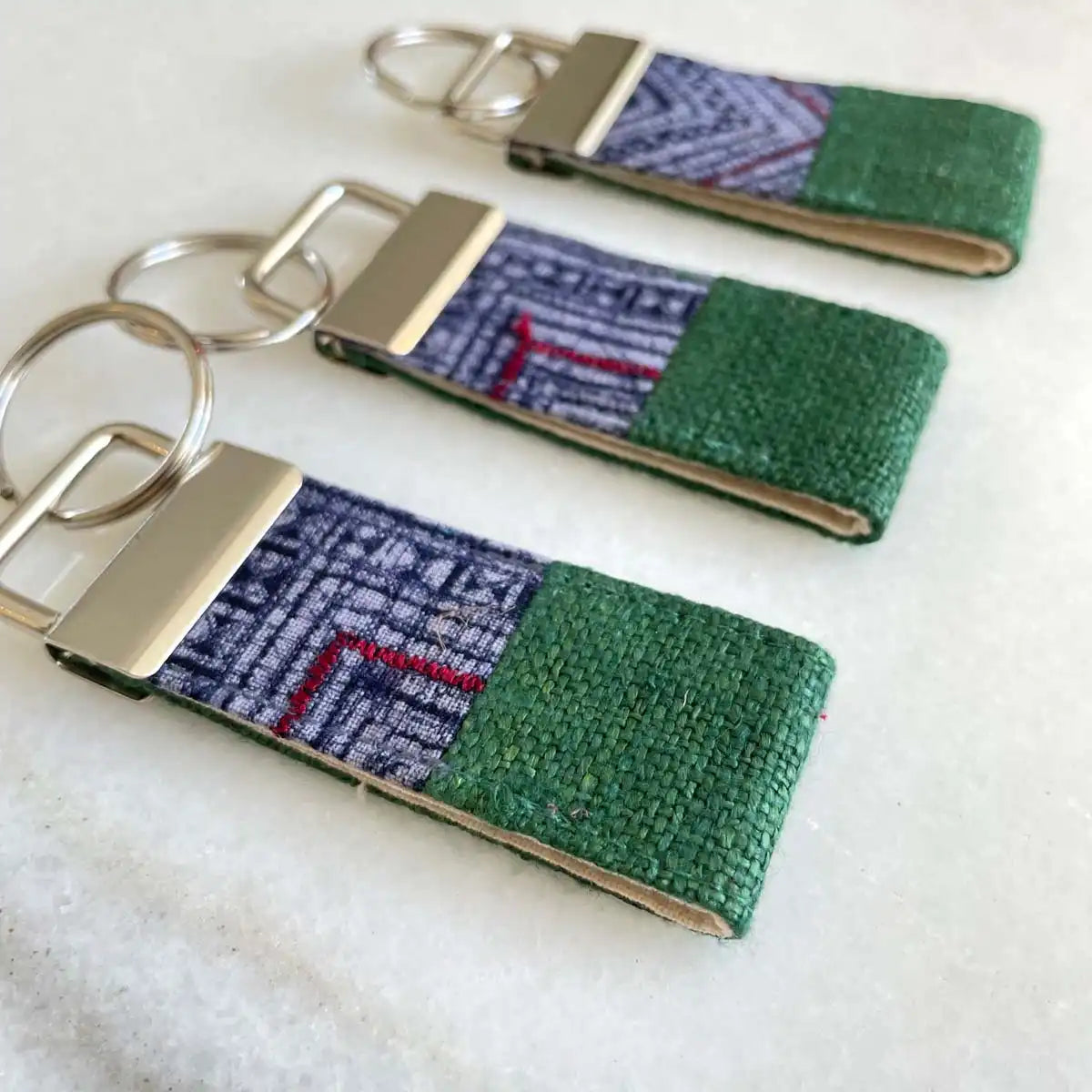 Vindigo keychain dark green embroidered group display