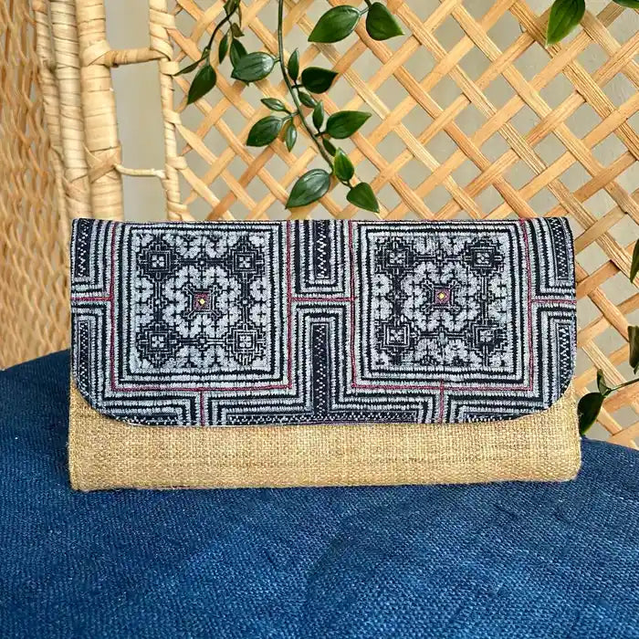 Vindigo long purse beige black embroidered front view