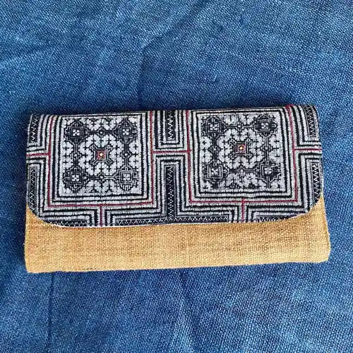 Vindigo long purse beige black embroidered front close-up view