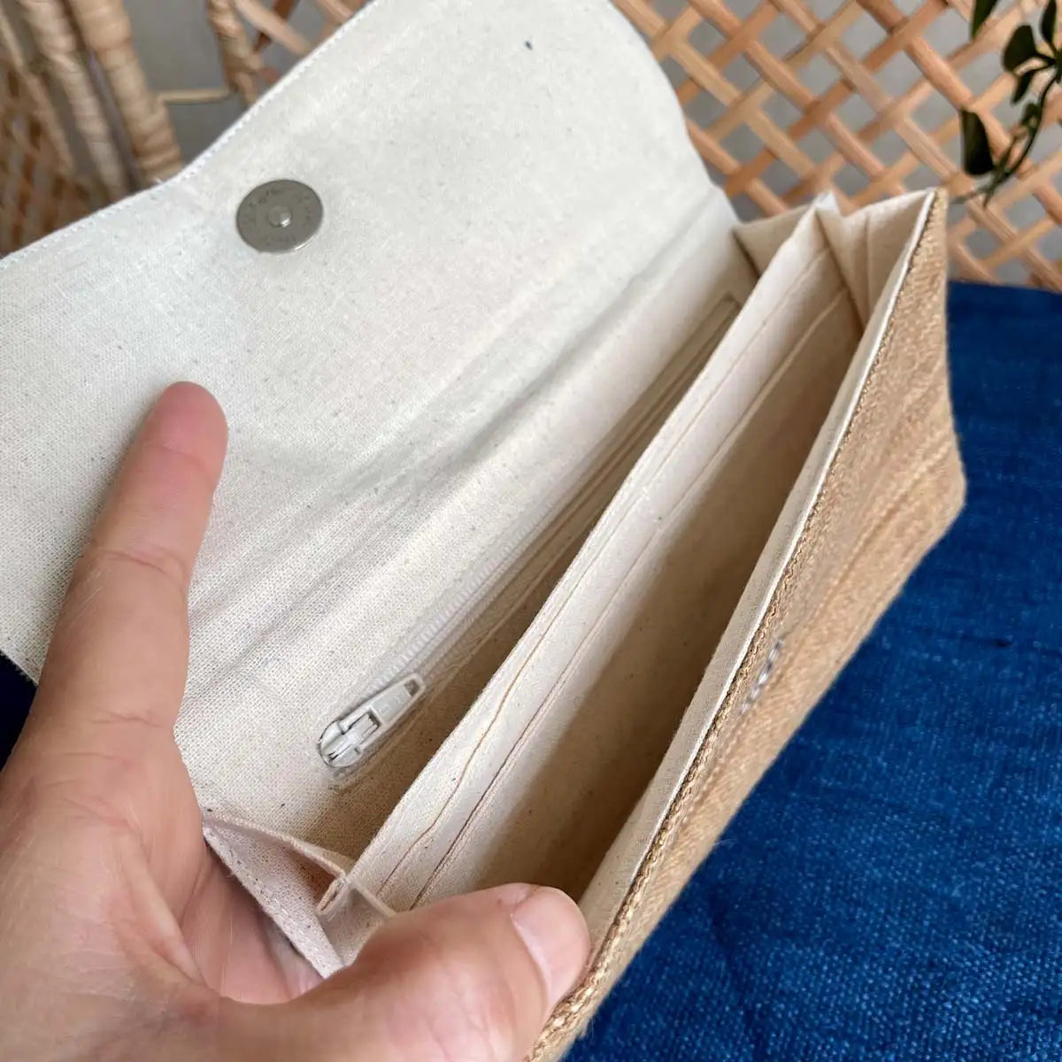 Vindigo long purse beige black embroidered inside compartments