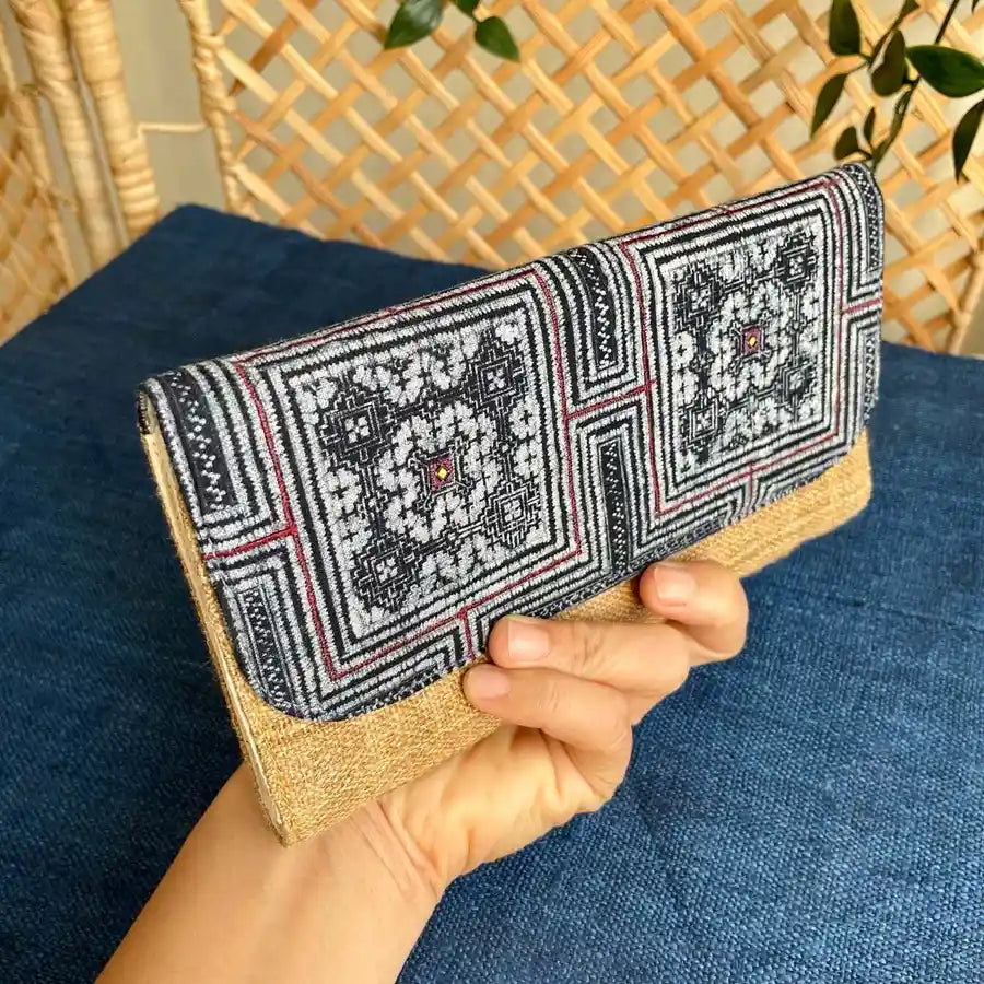 Vindigo long purse beige black embroidered side view