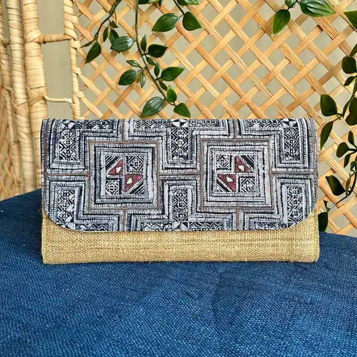 Vindigo long purse beige gray tribal front view