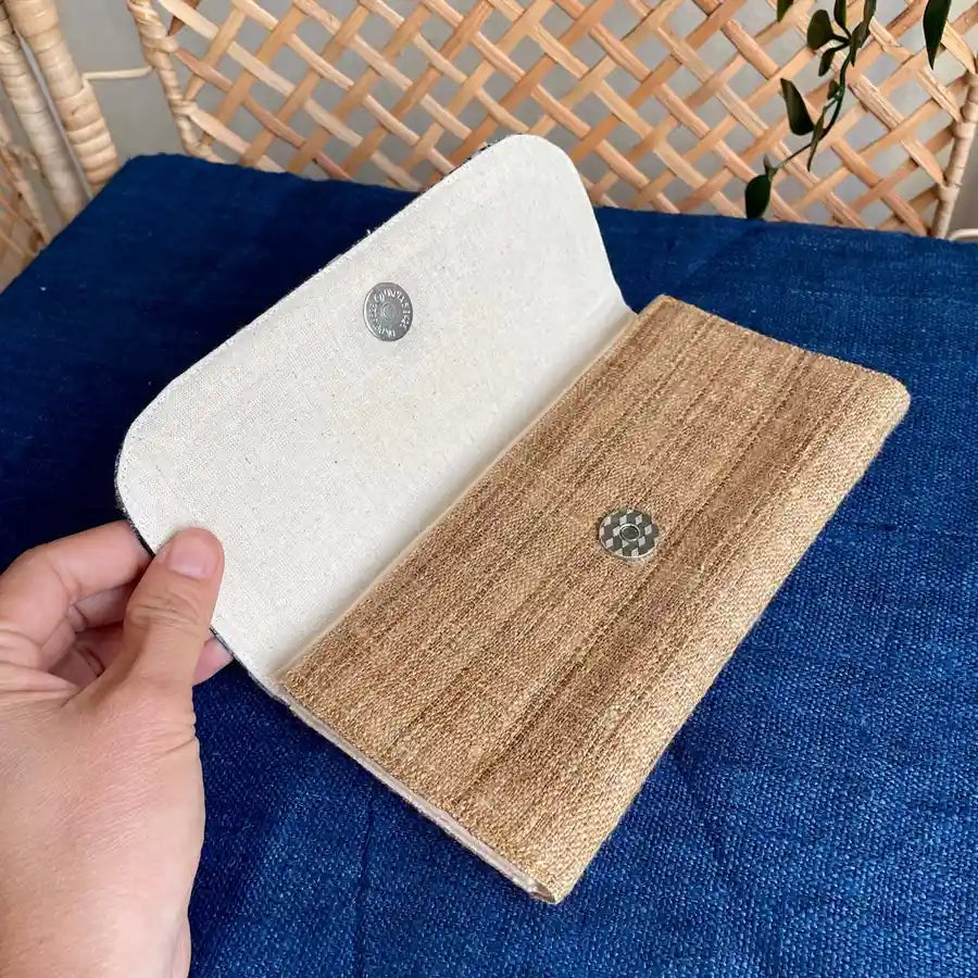 Vindigo long purse beige gray tribal inside view